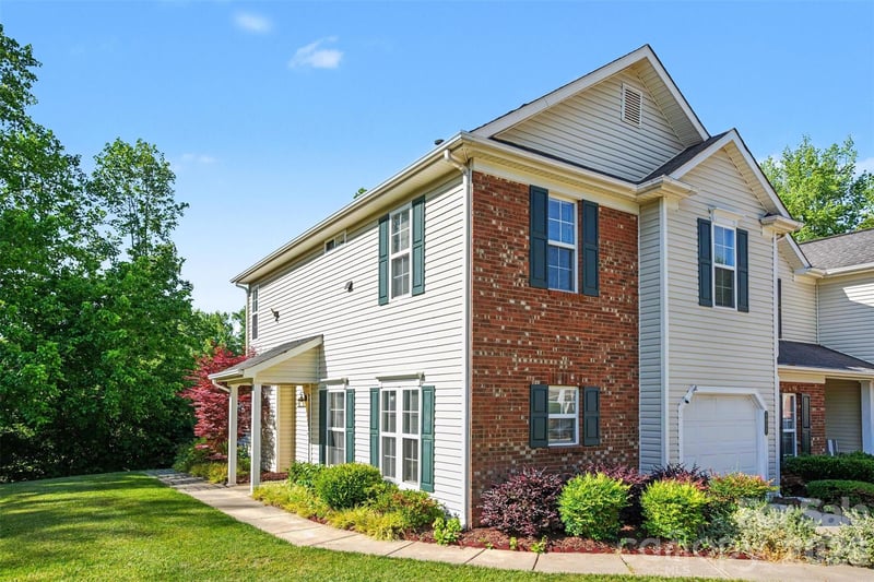 8917 Cinnabay Dr, Charlotte, NC 28216