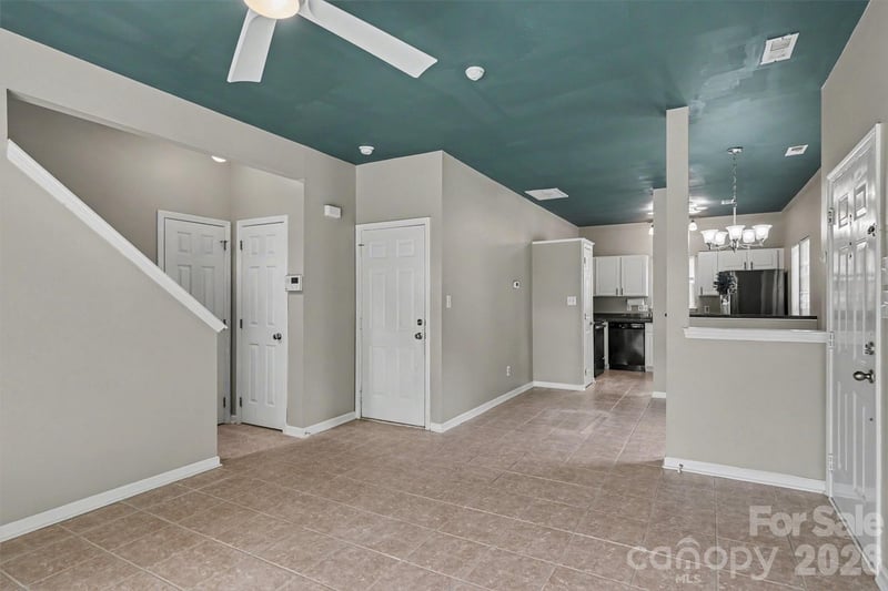 8917 Cinnabay Dr, Charlotte, NC 28216