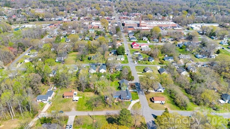 512 12th St, Bessemer City, NC 28016