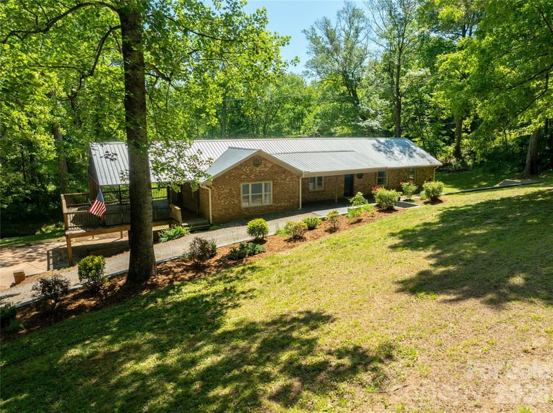 142 Pioneer Rd, Harmony, NC 28634