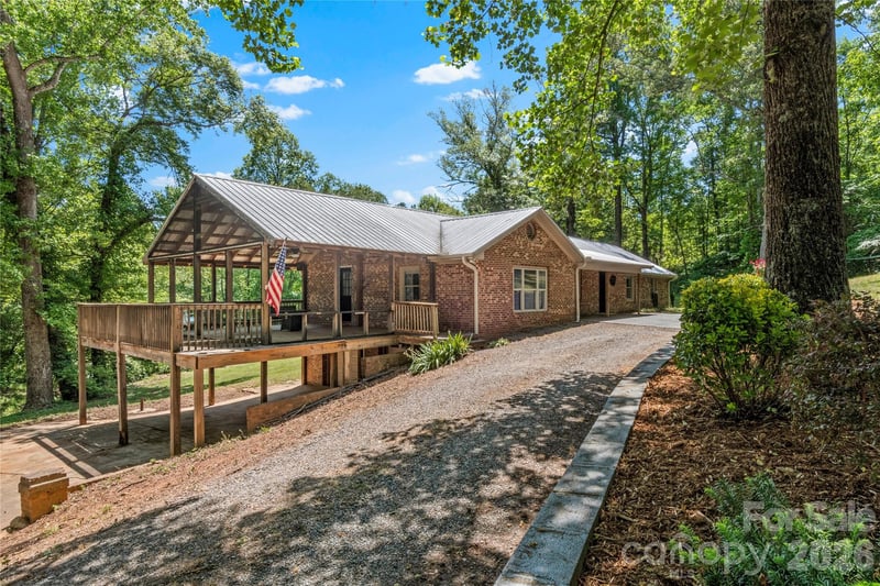 142 Pioneer Rd, Harmony, NC 28634