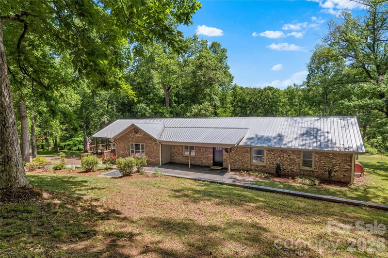 142 Pioneer Rd, Harmony, NC 28634