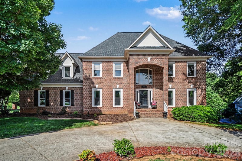 232 40th Avenue Dr, Hickory, NC 28601