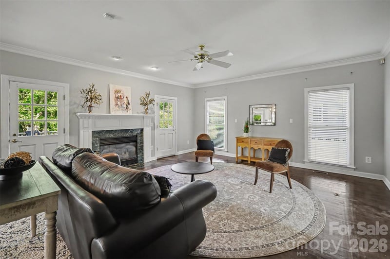 232 40th Avenue Dr, Hickory, NC 28601