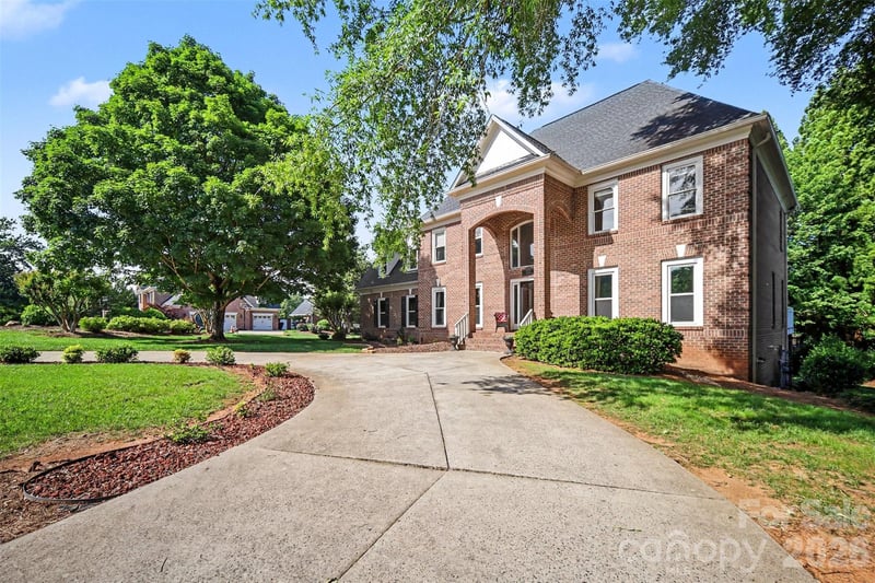 232 40th Avenue Dr, Hickory, NC 28601