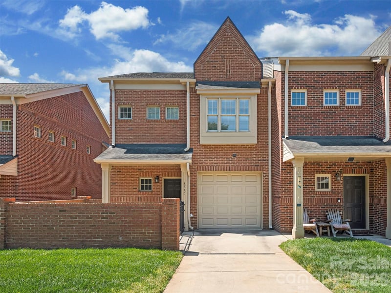 4670 Dabney Vigor Dr, Charlotte, NC 28209