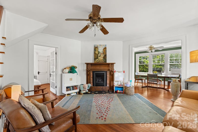 238 Forest Hill Dr, Asheville, NC 28803