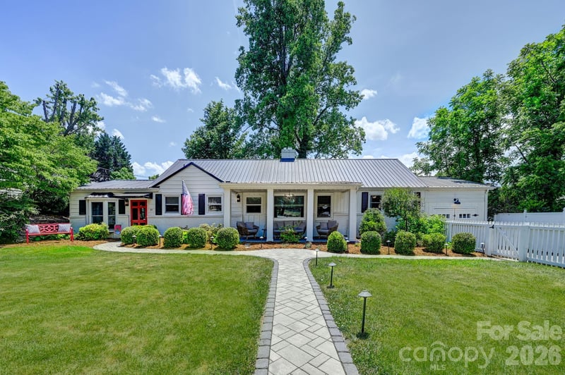 32 Central Ave, Weaverville, NC 28787