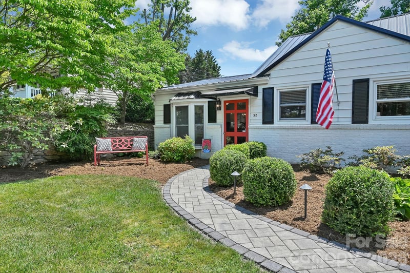 32 Central Ave, Weaverville, NC 28787