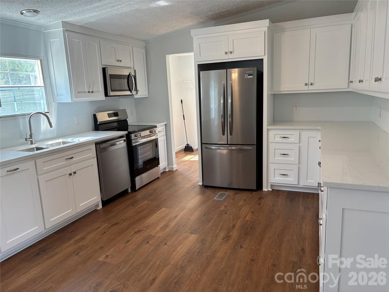 559 School Dr, Taylorsville, NC 28681