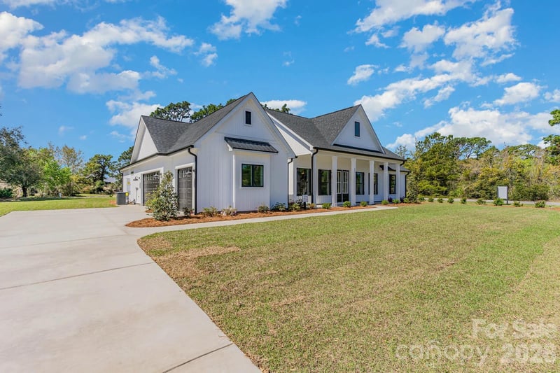 512 Barefoot Ln, Clover, SC 29710