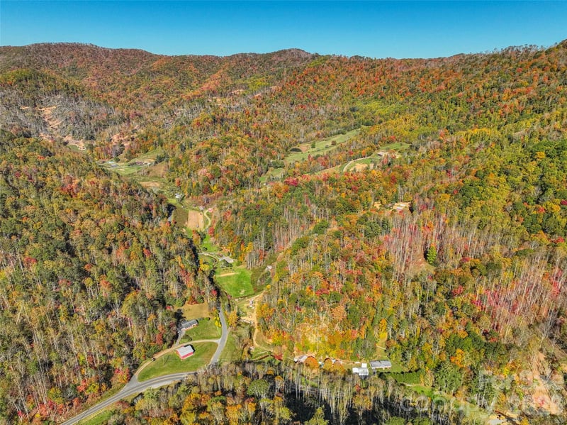 44 Toms Creek Rd, Bakersville, NC 28705