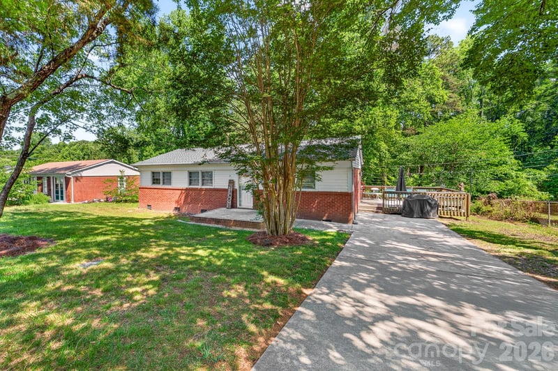 402 Wooddale Dr, Dallas, NC 28034