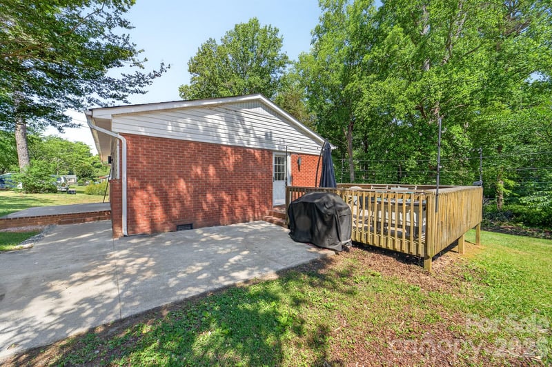 402 Wooddale Dr, Dallas, NC 28034