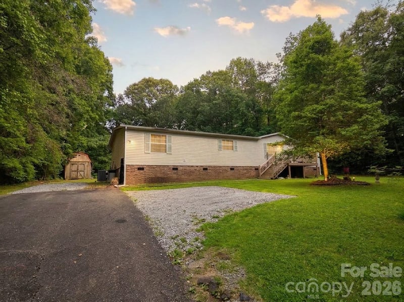 1276 Forest Ridge Dr, Bessemer City, NC 28016