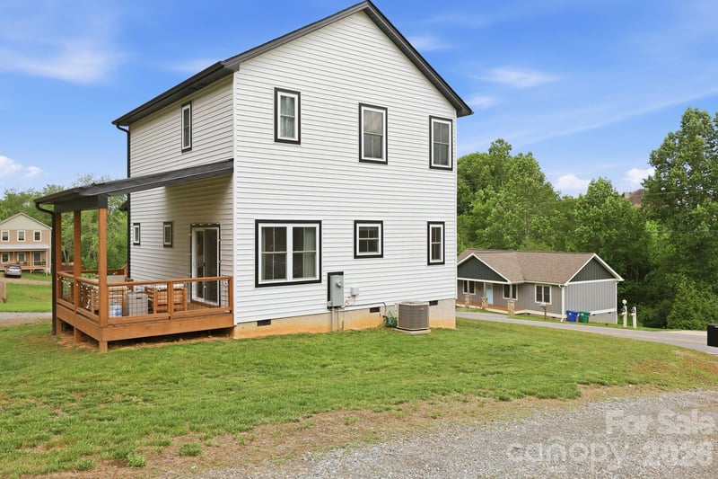 27 Ben Lippen Rd, Asheville, NC 28806