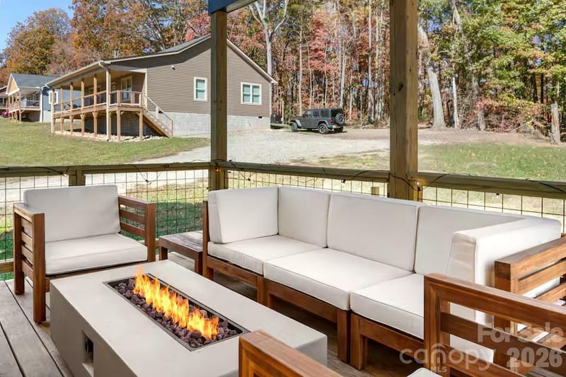 27 Ben Lippen Rd, Asheville, NC 28806
