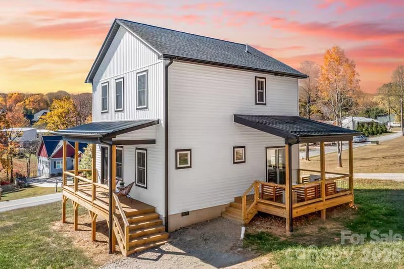27 Ben Lippen Rd, Asheville, NC 28806