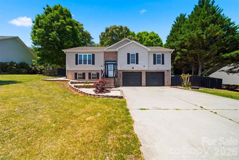 107 Cliffwood Dr, Hudson, NC 28638
