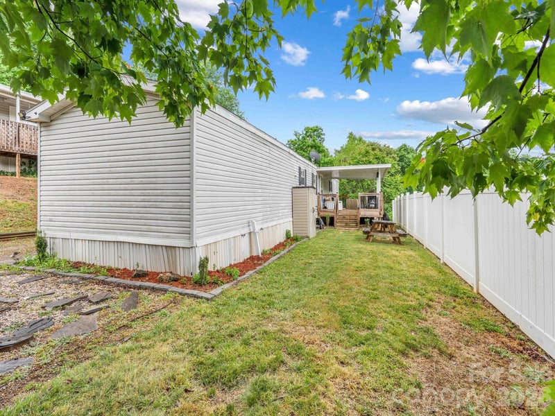 15 Spring St, Candler, NC 28715