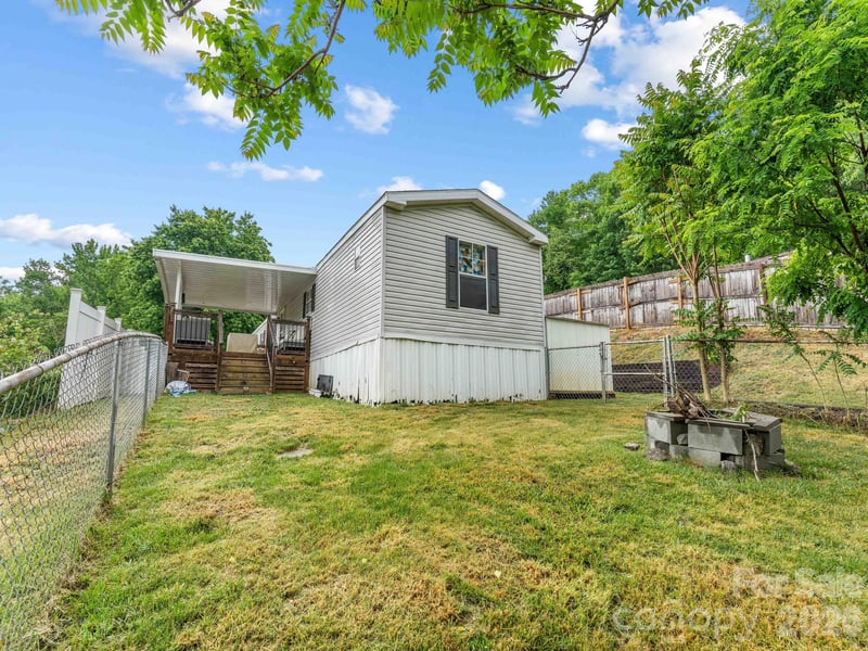 15 Spring St, Candler, NC 28715