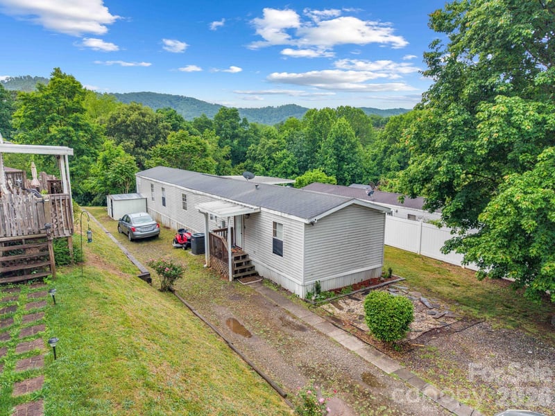 15 Spring St, Candler, NC 28715