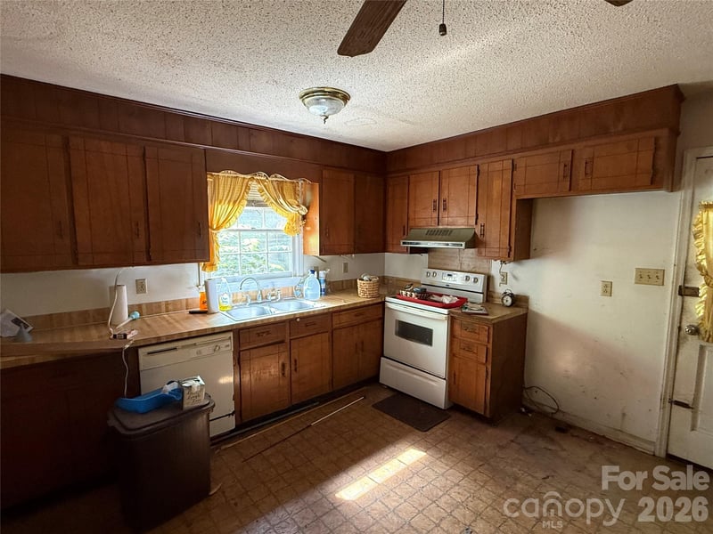 10100 Starwood Dr, Charlotte, NC 28215