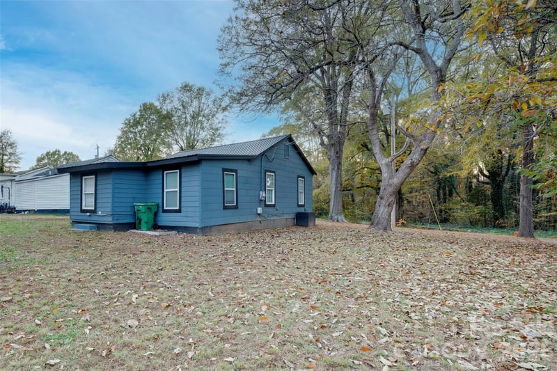 1327 11th St, Statesville, NC 28677