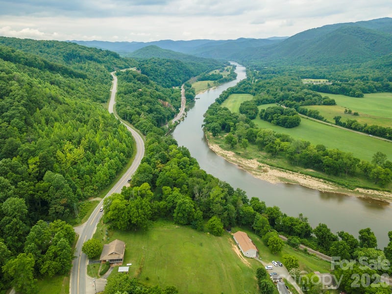 588 Us 25/70 Hw, Hot Springs, NC 28743