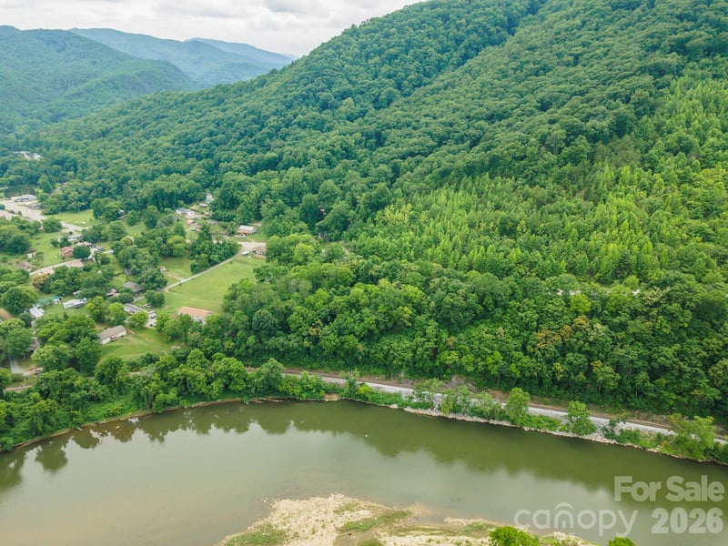 588 Us 25/70 Hw, Hot Springs, NC 28743