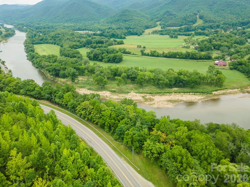 588 Us 25/70 Hw, Hot Springs, NC 28743