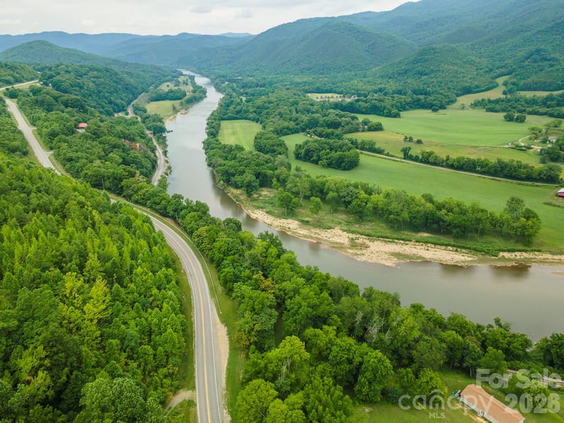 588 Us 25/70 Hw, Hot Springs, NC 28743