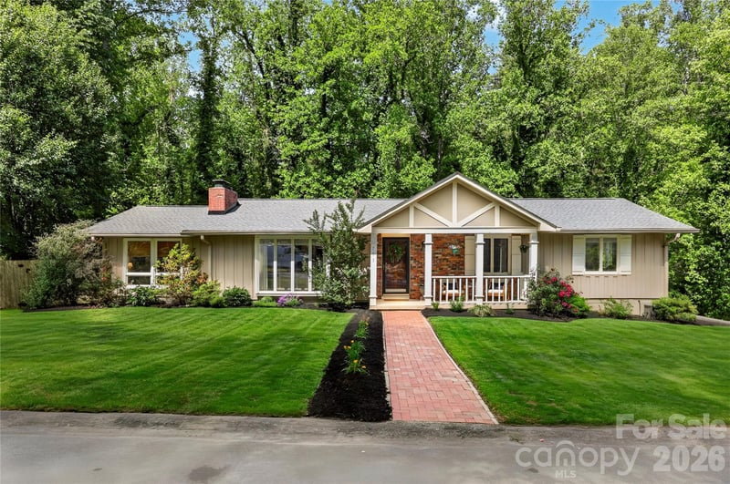 711 Oak Terrace Ln, Hendersonville, NC 28791