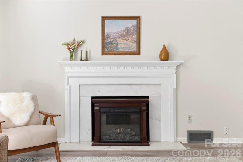 711 Oak Terrace Ln, Hendersonville, NC 28791