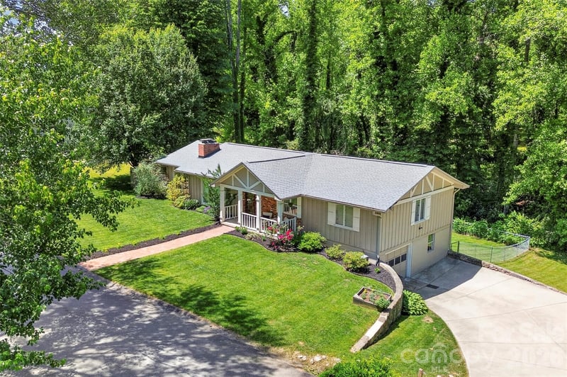 711 Oak Terrace Ln, Hendersonville, NC 28791