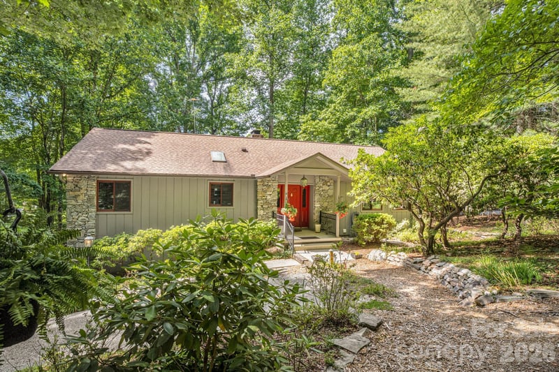 36 Foxglove Rd, Hendersonville, NC 28739