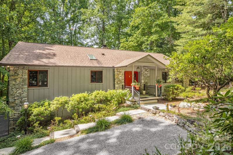 36 Foxglove Rd, Hendersonville, NC 28739