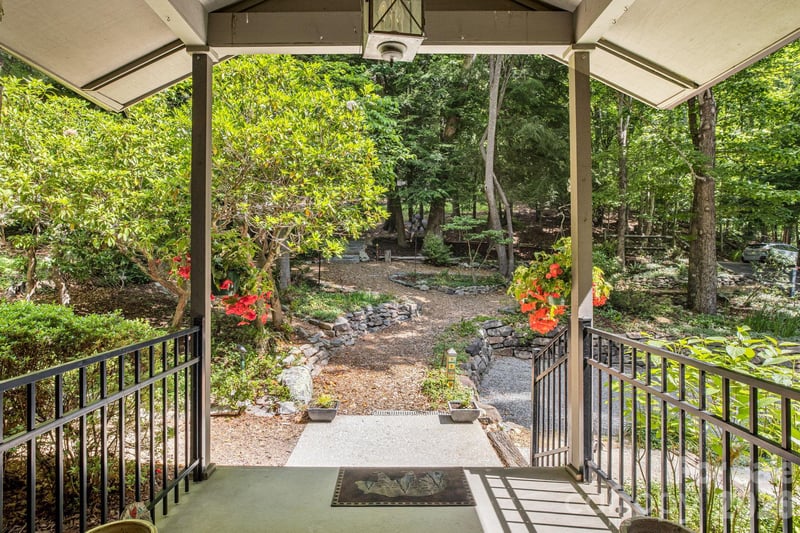 36 Foxglove Rd, Hendersonville, NC 28739
