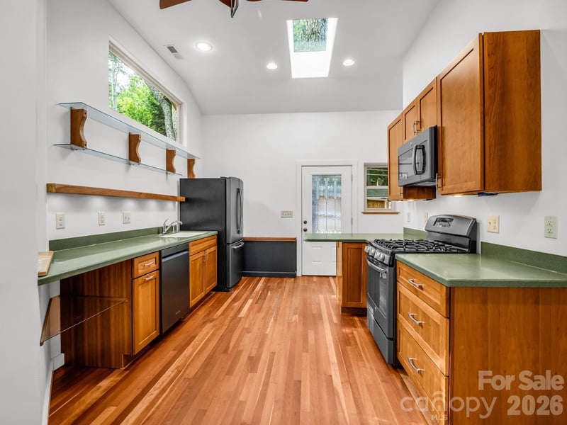 701 Azalea Ave, Black Mountain, NC 28711
