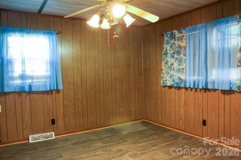 905 10th St, Bessemer City, NC 28016