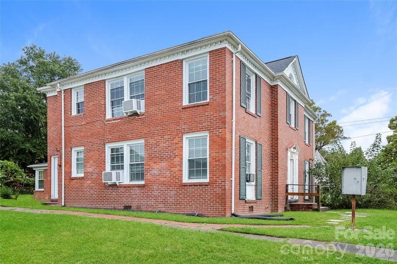 517 Willow St, Mount Airy, NC 27030