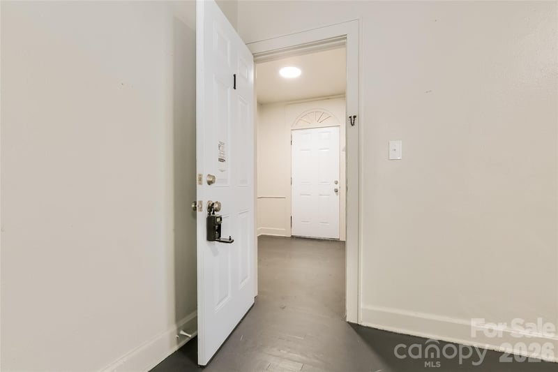517 Willow St, Mount Airy, NC 27030