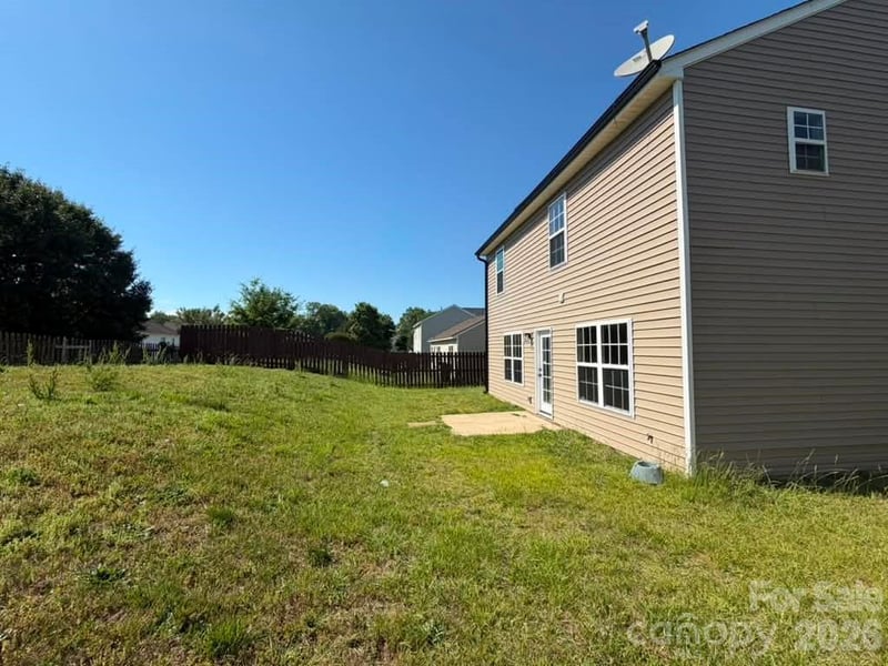 8207 Belmont Stables Dr, Charlotte, NC 28216