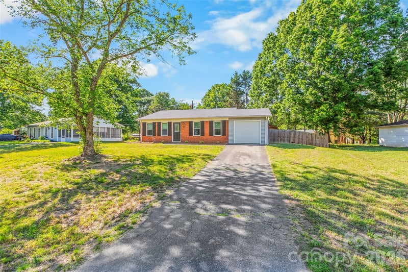 355 Weatherford Dr, King, NC 27021