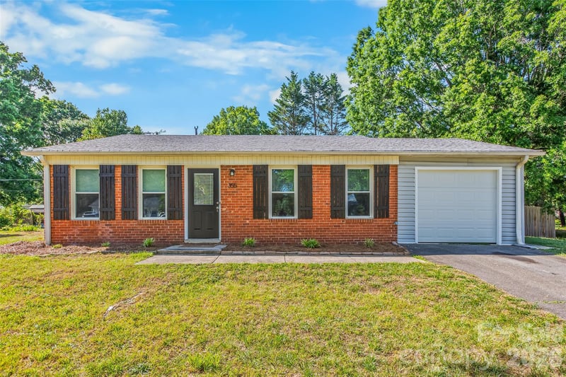 355 Weatherford Dr, King, NC 27021