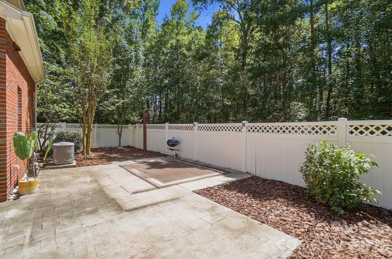 10412 Berkeley Woods Ln, Charlotte, NC 28277