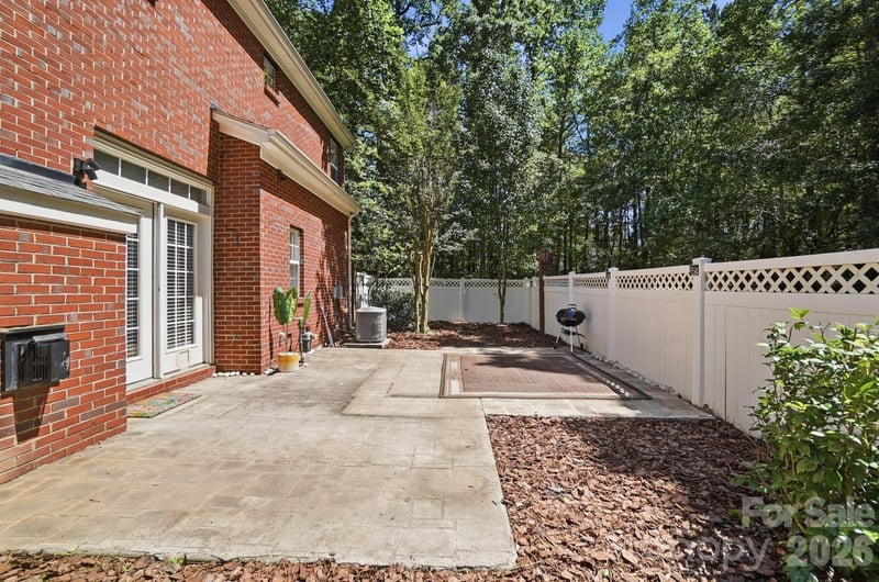 10412 Berkeley Woods Ln, Charlotte, NC 28277