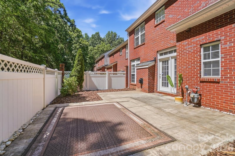 10412 Berkeley Woods Ln, Charlotte, NC 28277