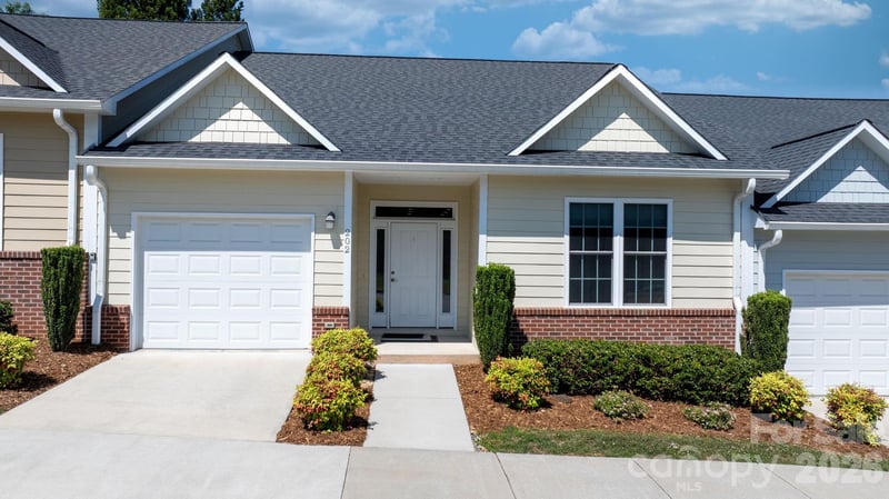 202 Ivy Ct, Morganton, NC 28655