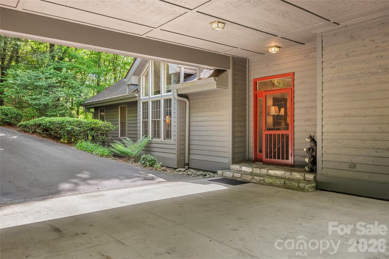 147 Club Colony Ln, Lake Toxaway, NC 28747